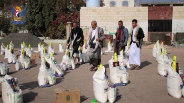 تدشين توزيع سلال غذائية للأسر الفقيرة في الضالع