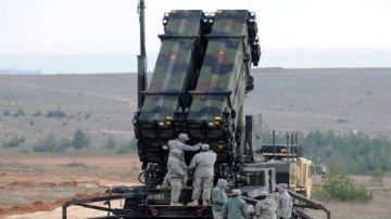 بولندا ترفض طلبا أمريكيا بنقل منظومات دفاع صاروخي باتريوت إلى الخليج بولندا ترفض طلبا أمريكيا بنقل منظومات دفاع صاروخي باتريوت إلى الخليج