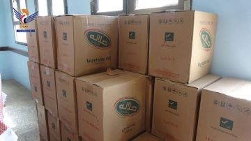 توزيع 500 سلة غذائية للأسر الفقيرة في مديرية بني الحارث بأمانة العاصمة