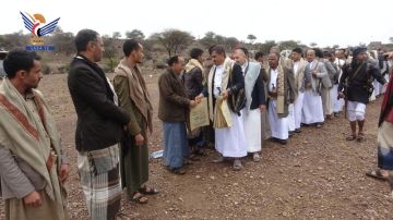 وفد من محافظة إب يزور المرابطين في جبهة حمك بالضالع