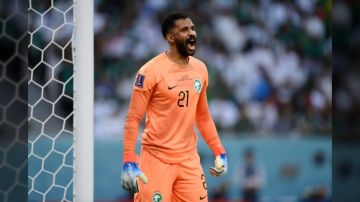 زلزال في حراسة الأخضر .. كواليس عودة محمد العويس العاجلة بعد صدمة رباعية مصر