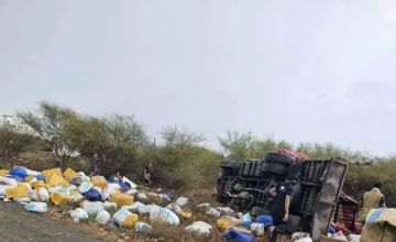 انقلاب دينة محملة بالقات غربي اليمن وفاة وإصابة أربعة أشخاص انقلاب دينة محملة بالقات غربي اليمن وفاة وإصابة أربعة أشخاص