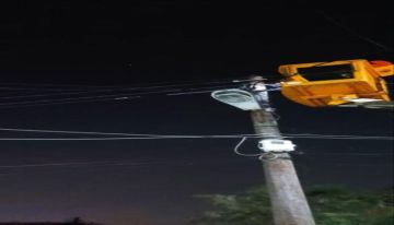 ضمن خطة تحسين إنارة الأحياء تنفيذ أعمال صيانة وتركيب كشافات إنارة في حي المدينة البيضاء بخورمكسر