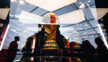  فيفا يعلن أن كأس العالم مصدر دخله الرئيسي... ويدعو إلى السلام