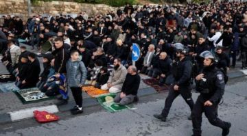 إسرائيل تمنع صلاة عيد الفطر في المسجد الأقصى للمرة الأولى منذ 1967 إسرائيل تمنع صلاة عيد الفطر في المسجد الأقصى للمرة الأولى منذ 1967