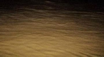 سيول مفاجئة تقطع الطريق الدولي في أحور