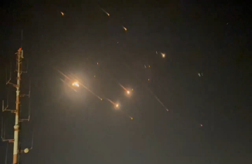 عاجل القناة 12 للاحتلال: 20 مصابا في منطقة ديمونة جنوب إسرائيل جراء هجوم صاروخي إيراني