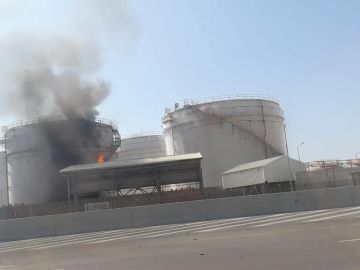 هجوم بثلاث طائرات يستهدف ميناء صلالة بسلطنة عمان