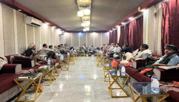 أبناء شبوة في عدن يؤكدون تضامنهم مع الشيخ لحمر ويستنكرون توجيهات اعتقاله