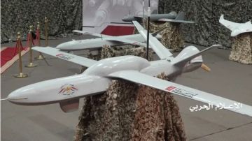 خبراء إيرانيون يجرون تغييرات جوهرية في منظومة الصواريخ والطيران المسير الحوثي خبراء إيرانيون يجرون تغييرات جوهرية في منظومة الصواريخ والطيران المسير الحوثي