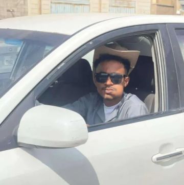 مأساة لا تصدق.. قتله صديقه بدم بارد! آلاف اليمنيين يودعون الشاب عبدالله في مشهد دامع