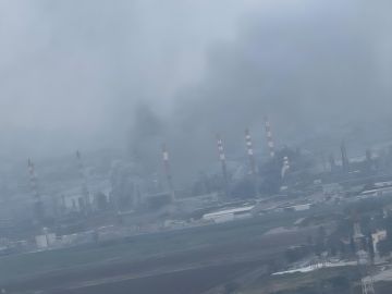 جيش العدو الصهيوني يقر بإصابة مصافي النفط في حيفا بصاروخ إيراني