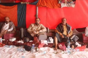 بعد تلاوة بيان حل الانتقالي الجنوبي.. الصبيحي يعود وتفاصيل أول ظهور علني ستغير المشهد! بعد تلاوة بيان حل الانتقالي الجنوبي.. الصبيحي يعود وتفاصيل أول ظهور علني ستغير المشهد!