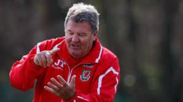 توشاك نجم ويلز وليفربول ينفي مزاعم ابنه بتشخيص إصابته بالخرف