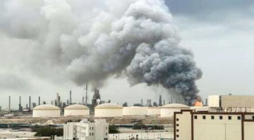 اعتراض مسيرات وصواريخ بالسعودية والإمارات وحريق في البحرين