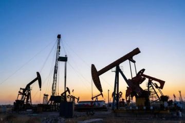 تراجع حاد في أسعار النفط بأكثر من 30 دولارا عن ذروة التصعيد الإقليمي تراجع حاد في أسعار النفط بأكثر من 30 دولارا عن ذروة التصعيد الإقليمي