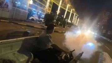 طوارئ في عدن.. حملة رش تشعل أحياء المنصورة للقضاء على العدو المزعج !