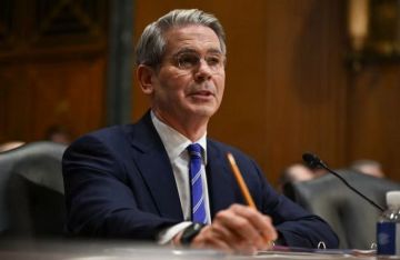 وزير الخزانة الأمريكي يستبعد زيادة الضرائب لتمويل الحرب وزير الخزانة الأمريكي يستبعد زيادة الضرائب لتمويل الحرب