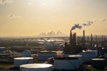 أسعار النفط تتجاوز 103 دولارات للبرميل أسعار النفط تتجاوز 103 دولارات للبرميل