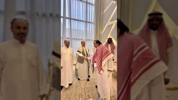 ظهور مفاجئ للرئيس اليمني السابق عبدربه منصور هادي في الرياض