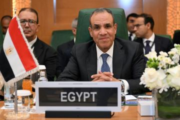 مصر والجزائر تؤكدان ضرورة وقف التصعيد العسكري في المنطقة مصر والجزائر تؤكدان ضرورة وقف التصعيد العسكري في المنطقة