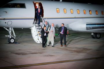 الإمارات تستضيف عملية الإفراج عن مواطن أمريكي من أفغانستان الإمارات تستضيف عملية الإفراج عن مواطن أمريكي من أفغانستان