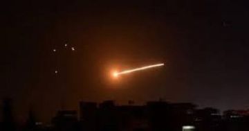 الدفاعات الإماراتية تتصدى لاعتداءات صاروخية إيرانية