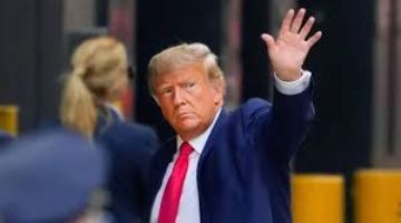 ترامب يلوح بترك أمر حماية مضيق هرمز لحلفاء واشنطن