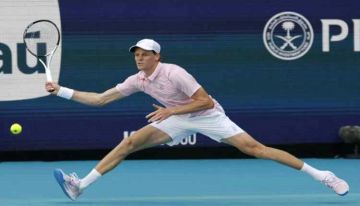 سينر يواصل حملة الدفاع عن لقبه بنجاح.. وبيغولا إلى ثالث أدوار بطولة ميامي للتنس