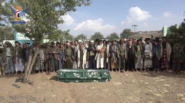 صنعاء .. تشييع جثمان الشهيد هاشم محمد المجاحزي بالحيمة الداخلية صنعاء .. تشييع جثمان الشهيد هاشم محمد المجاحزي بالحيمة الداخلية