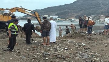 تحرك مباشر للسلطة المحلية بعدن عقب المنخفض الجوي تحرك مباشر للسلطة المحلية بعدن عقب المنخفض الجوي