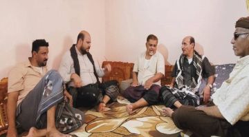 تنفيذية انتقالي حضرموت تعايد عددا من أسر شهداء الجنوب بمدينة المكلا تنفيذية انتقالي حضرموت تعايد عددا من أسر شهداء الجنوب بمدينة المكلا