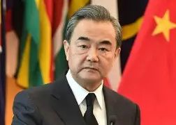 وزير الخارجية الصيني يحث على تجنب المزيد من الخسائر البشرية والمادية الناجمة عن الحرب في المنطقة