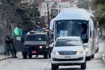 وصول 11 أسيرا فلسطينيا إلى مستشفى شهداء الأقصى في غزة