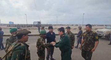 وزير الداخلية يتفقد عددا من النقاط الأمنية في عدن وزير الداخلية يتفقد عددا من النقاط الأمنية في عدن