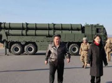 زعيم كوريا الشمالية يشرف على تجربة إطلاق قاذفات صواريخ