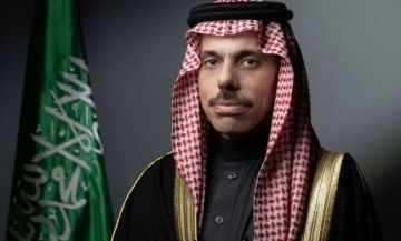وزير الخارجية السعودي يتلقى اتصالا هاتفيا من نظيره البحريني وزير الخارجية السعودي يتلقى اتصالا هاتفيا من نظيره البحريني