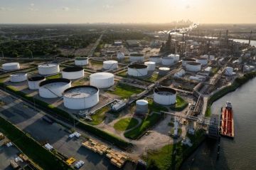 وكالة الطاقة الدولية تناقش سحب المزيد من مخزونات النفط بسبب العدوان على إيران