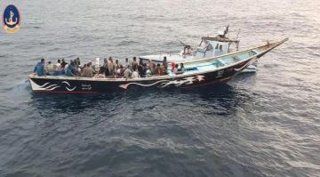 خفر السواحل يضبط قارب تهريب في خليج عدن خفر السواحل يضبط قارب تهريب في خليج عدن