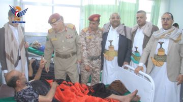 قيادات عسكرية تتفقد أحوال الجرحى في عدد من مستشفيات أمانة العاصمة قيادات عسكرية تتفقد أحوال الجرحى في عدد من مستشفيات أمانة العاصمة