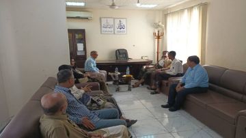 وكيل أول محافظة الحديدة يتفقد الانضباط الوظيفي بمكتب الصحة والبيئة