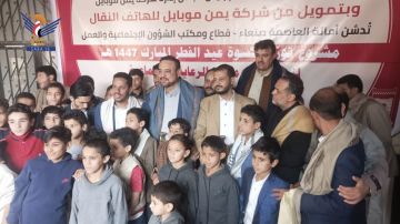 أمين العاصمة يدشن مشروع توزيع كسوة العيد لنزلاء دور ومراكز الرعاية الاجتماعية