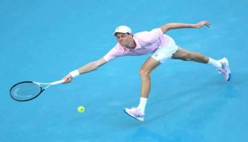 سينر يقلب الطاولة على ميكيلسن ويبلغ ربع نهائي بطولة ميامي المفتوحة للتنس