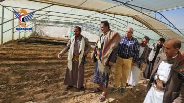 محافظ البيضاء يطلع على نشاط المشتل الزراعي المركزي