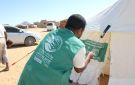 بدعم مركز الملك سلمان.. الفرقة أولى طوارئ تدشن توزيع خيام إيوائية وسلال غذائية لإغاثة متضرري حريق مخيمات العبر
