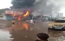 كارثة بخورمكسر! حريق ضخم يلتهم حي جمال بعدن بسبب الأمطار والتماس الكهربائي