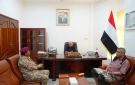 عضو مجلس القيادة الرئاسي الخنبشي يوجه برفع الجاهزية القتالية في حضرموت.. ماذا يحدث؟