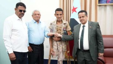 بتكليف من الرئيس الزبيدي.. تكريم البطل علوي عبدالله بـ درع الصمود