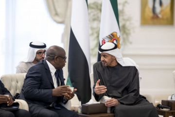 محمد بن زايد ورئيس سيراليون يبحثان تعزيز الشراكة الشاملة بين البلدين