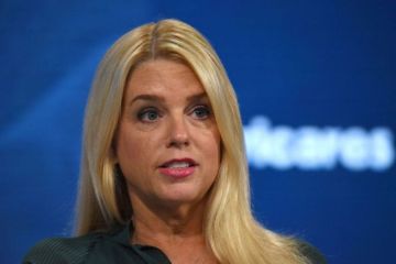 ترامب يقيل وزيرة العدل بام بوندي